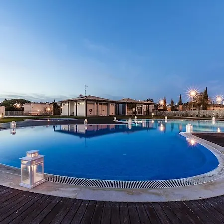 Hello Villas 4*
