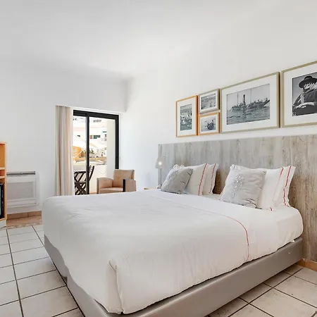 Plaza Hotel 3*