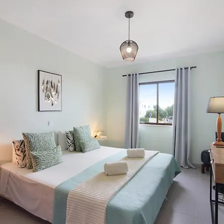 Garden And Sea View Apartment *