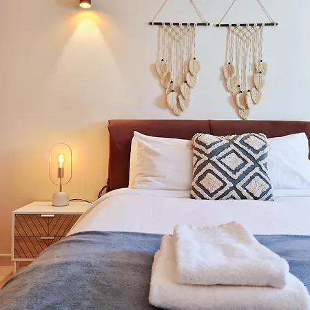 Sitio Do Raposo - - Wifi, Ac, & Center 200m Apartment *