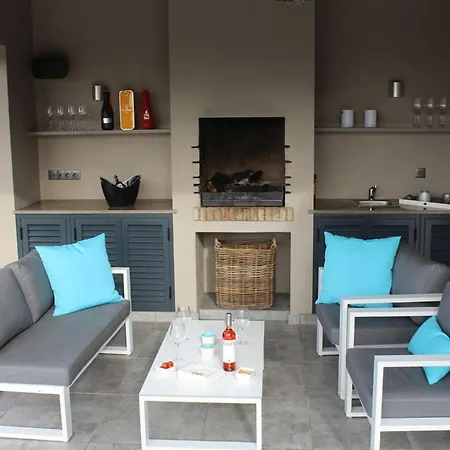 Luxurious Algarve Lux 5 Bedrooms Private Heatable Pool 300m From The Villa