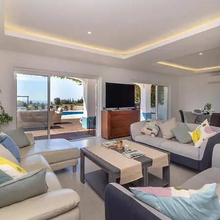 Villa Salto With Fantastic Ocean Views *