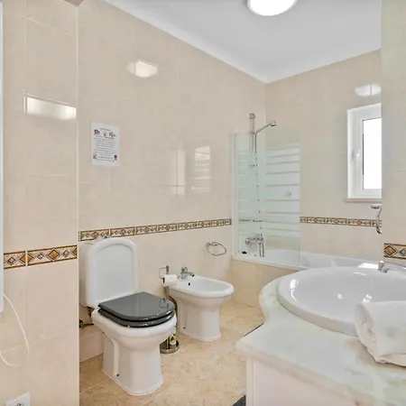 Villa Casa Jackson - Private 15 Mins Walk To The Beach, Restaurants And Bars