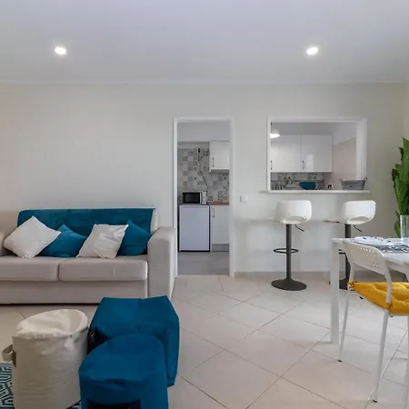 Apartment Breeze Located In The Heart Of