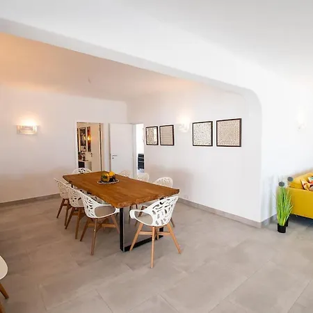 Villa Lavanda Magnificent Five Bedroom *