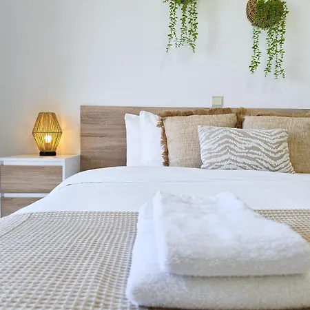 Golden Sun - Sunny Balcony, Sea View, Beach, Ac Apartment
