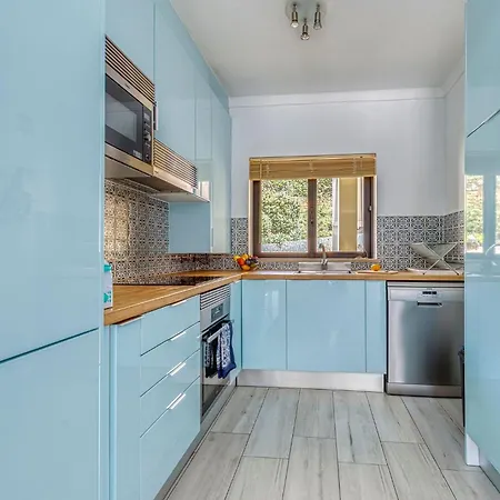 Azula - Bright And Airy 2 Bedroom With P Apartment