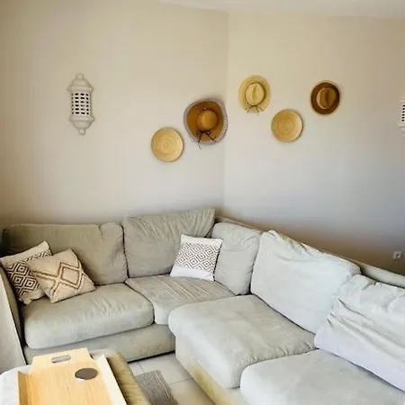 Apartment With Large Roof Terrace & Great Views *