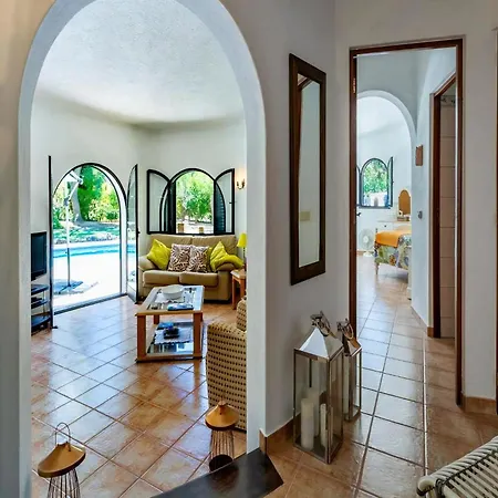 Moorish Style 3 Bedrooms Azure Vista Private Swimming Pool Close To Amenities Algarve Villa *