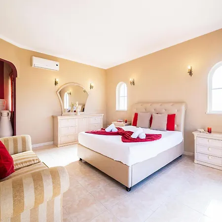 Villa Spacious Fenced