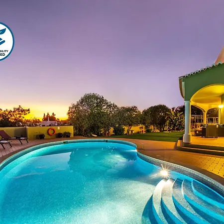 Spacious Fenced Villa *