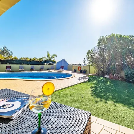 Spacious Fenced Villa *
