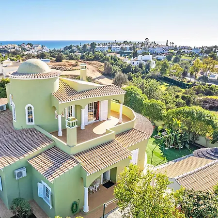 Spacious Fenced Villa *