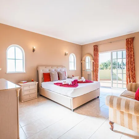 Spacious Fenced Villa Carvoeiro (Lagoa)