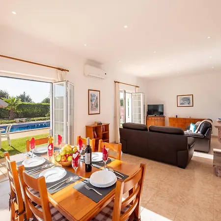 Spacious Fenced Villa *