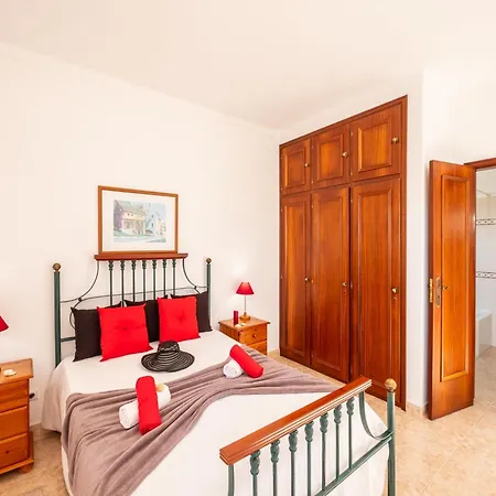 Spacious Fenced Villa *