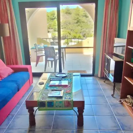 Centeanes Beach Apartment *