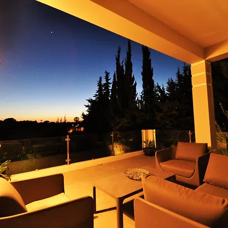 Villa Louella *
