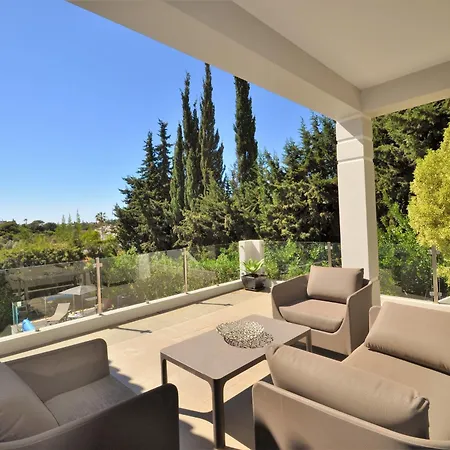 Louella Villa