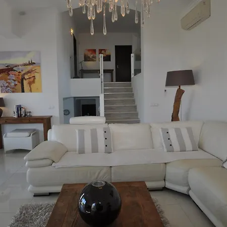 Villa Louella *